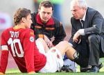 Totti si infortuna al ginocchio destro in Roma - Livorno 1-1 del 19-04-2008