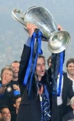 Josè Mourinho alza la Coppa Campioni 2010