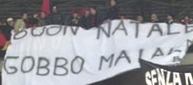 Striscione Milan contro juventini: buon Natale gobbo maiale