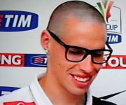 foto Hamsik rasato senza cresta e con occhiali